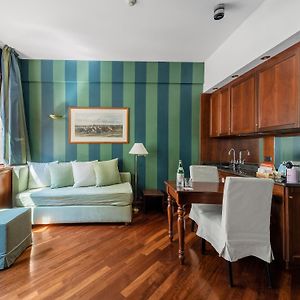 Deluxe Queen Suite